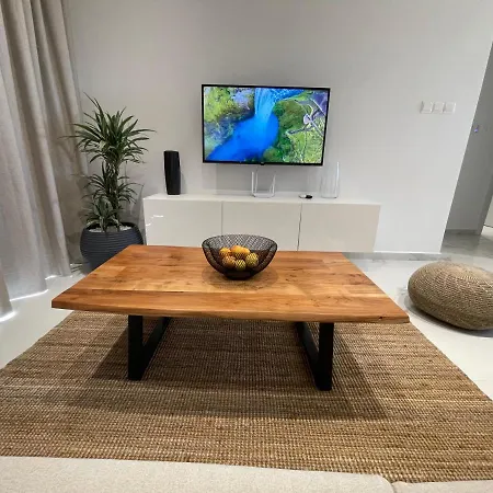 The Room, 11, Leda Gardens Apartament