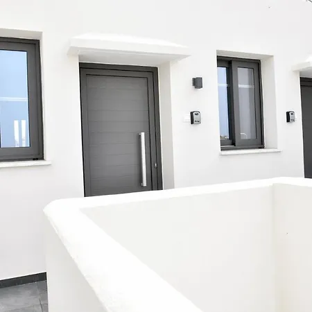 The Room, 11, Leda Gardens Apartament