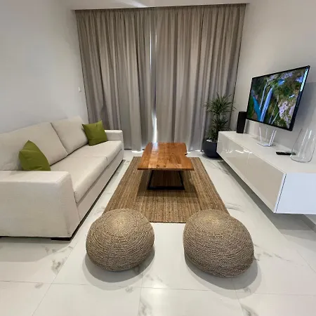 The Room, 11, Leda Gardens פאפוס