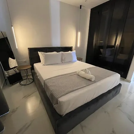 The Room, 11, Leda Gardens Daire *